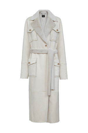 серый Длинная дубленка из экомеха. Модель прямого силуэта с английским воротником, накладными карманами и поясом. Изделие выполнено на подкладке из экомеха.