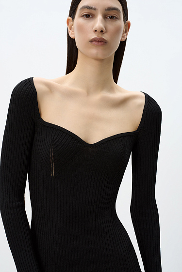 Трикотажное платье из вискозы с фактурным лифом