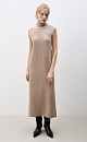 Трикотажное платье длины макси из шерсти и кашемира. Модель прямого кроя без рукавов и высоким воротником.