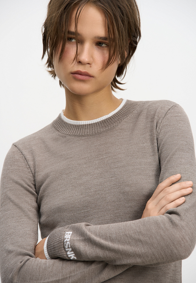 Джемпер с манжетами и воротничком