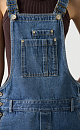 Джинсовый комбинезон из 100% хлопка. Модель с короткой юбкой, шлевками на поясе для ремня, боковыми и задними карманами.Бретели регулируются по длине. 