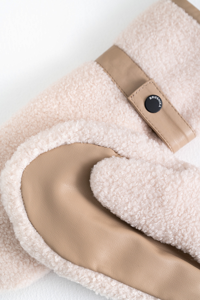 Варежки из экомеха 