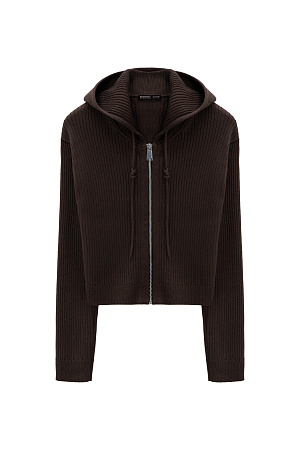 коричневый Трикотажный бомбер в рубчик. Модель приталенного силуэта, с длинными рукавами, спущенной линией плеч и капюшоном на кулиске. Застежка на молнию.