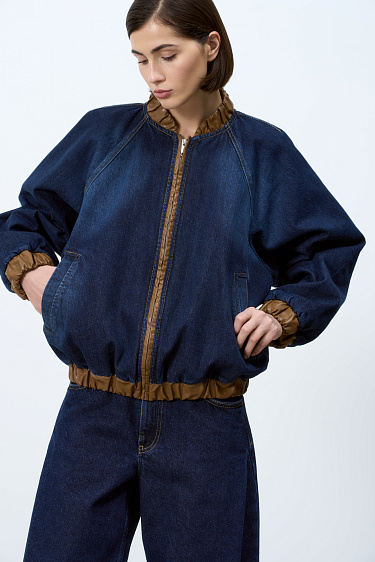 Джинсовый бомбер со вставками из экокожи