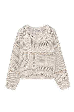 бежевый Трикотажный джемпер из хлопка, декорированный тесьмой с крупными бусинами. Модель свободного силуэта со спущенной линией плеча. Дополнить образ можно юбкой в таком же стиле.