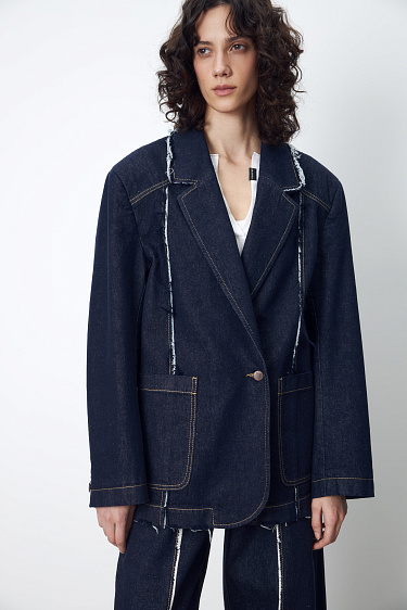 Джинсовый жакет с бахромой