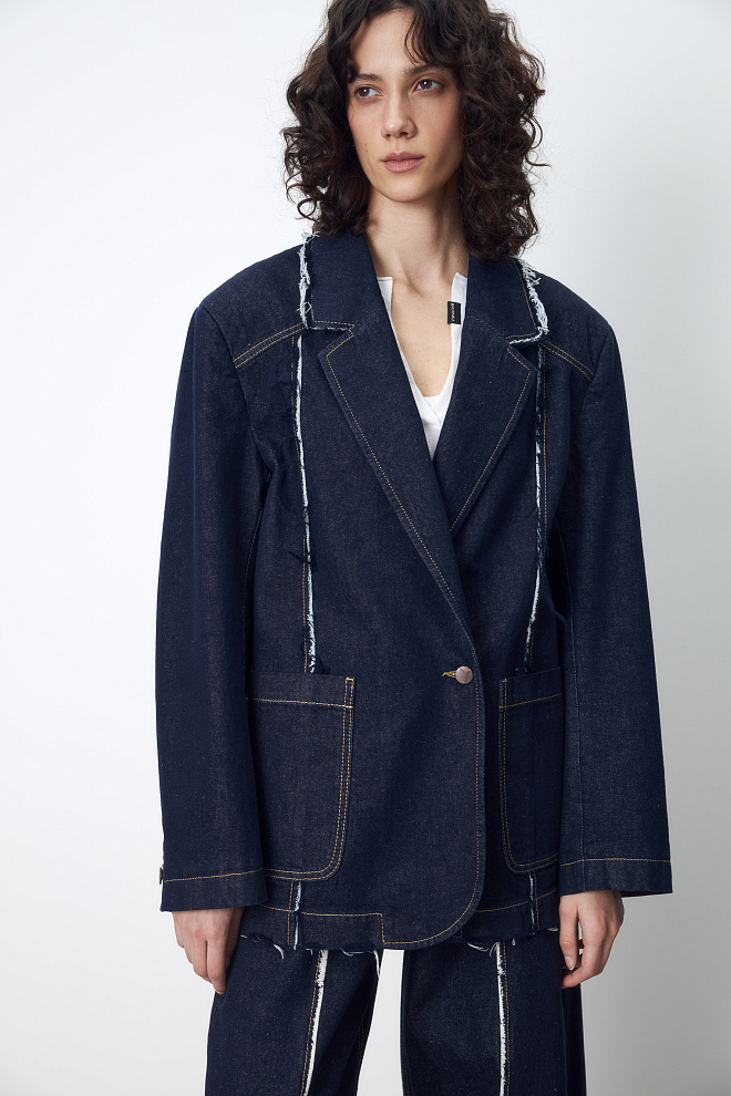 Джинсовый жакет с бахромой