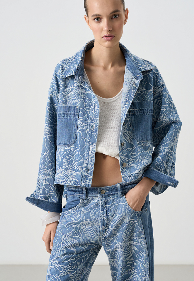 Джинсовая рубашка с растительным орнаментом