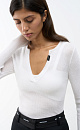 Трикотажный полупрозрачный лонгслив из хлопка с добавлением полиамида. Модель приталенного силуэта с длинными рукавами, V-образным вырезом и брендированным ярлыком на планке.