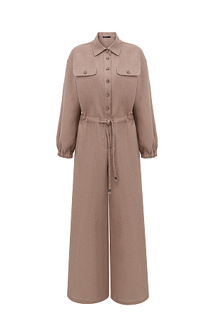 бежевый Комбинезон из 100% льна с накладными карманами на груди, длинным рукавом. Застежка на пуговицы.