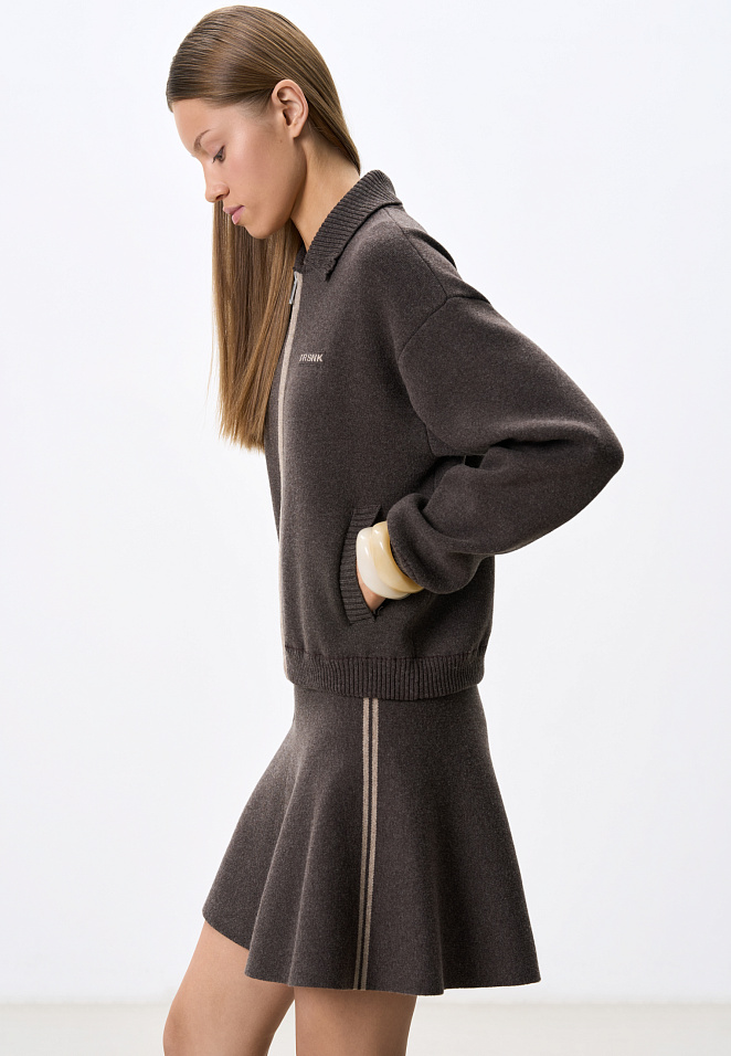 Трикотажный бомбер на молнии