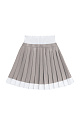 Трикотажная юбка плиссе длины мини из вискозы. Модель с широким эластичным поясом в рубчик. Пояс и нижняя часть юбки выполнены из пряжи контрастного цвета.