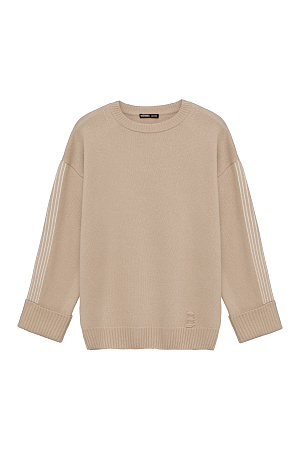 бежевый Трикотажный джемпер из шерсти с добавлением кашемира. Модель свободного силуэта со спущенной линией плеча и контрастными полосами на рукавах.
