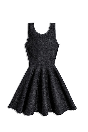черный Трикотажное платье длины мини с люрексом. Модель по фигуре с юбкой, расклешенной от талии, без рукавов, на широких бретельках.