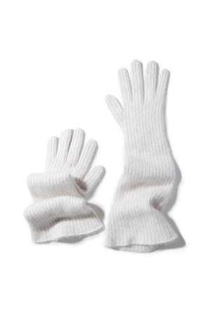 белый Длинные перчатки из пуха лисы. Модель выполнена в широкий рубчик. 