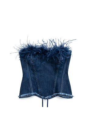 синий Джинсовый корсет, декорированный лентой со страусиными перьями. Лента с перьями отстегивается. Модель с рельефными швами, контрастной отстрочкой и шнуровкой на спине. Изделие на подкладке.