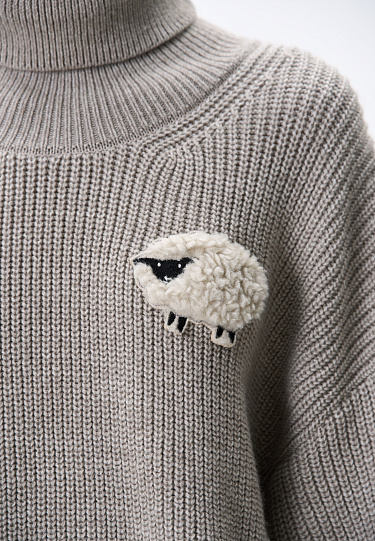 Джемпер с объемным дизайном