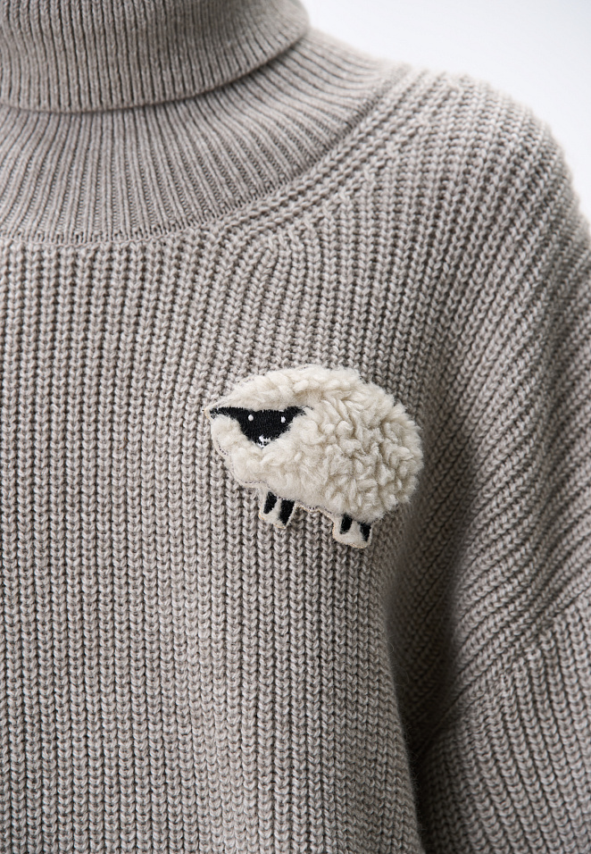 Джемпер с объемным дизайном