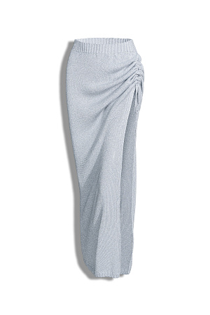 серебро Трикотажная юбка длины макси из вискозы с люрексом. Модель облегающего силуэта, с эластичным поясом в рубчик и разрезом от бедра с кулиской. Дополнить образ можно топом в таком же стиле.