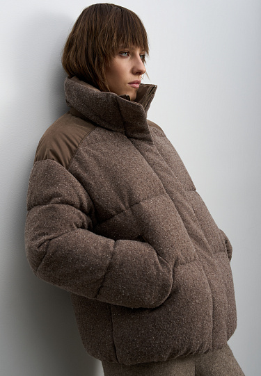 Трикотажный пуховик с капюшоном 