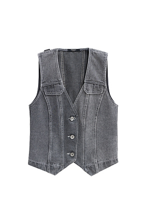серый Джинсовый жилет из 100% хлопка. Модель прямого кроя с V-образным вырезом горловины и объемными вертикальными швами. Застежка на три металлические кнопки. Изделие без подкладки. 