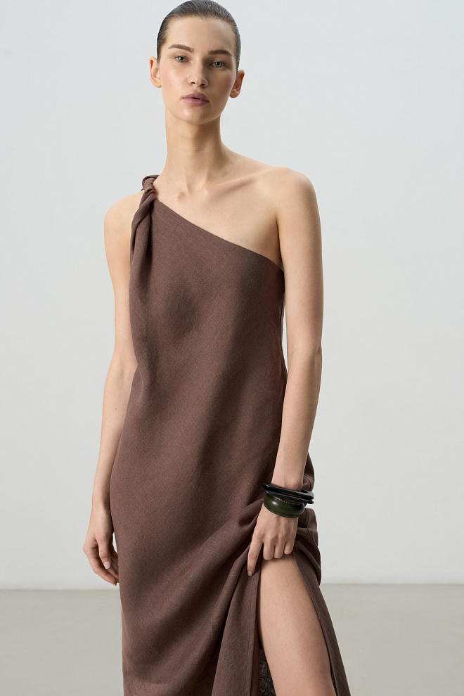 Платье из 100% льна с перекрутом