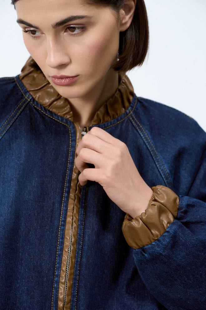 Джинсовый бомбер со вставками из экокожи