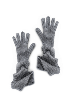 серый Длинные перчатки из пуха лисы. Модель выполнена в широкий рубчик. 