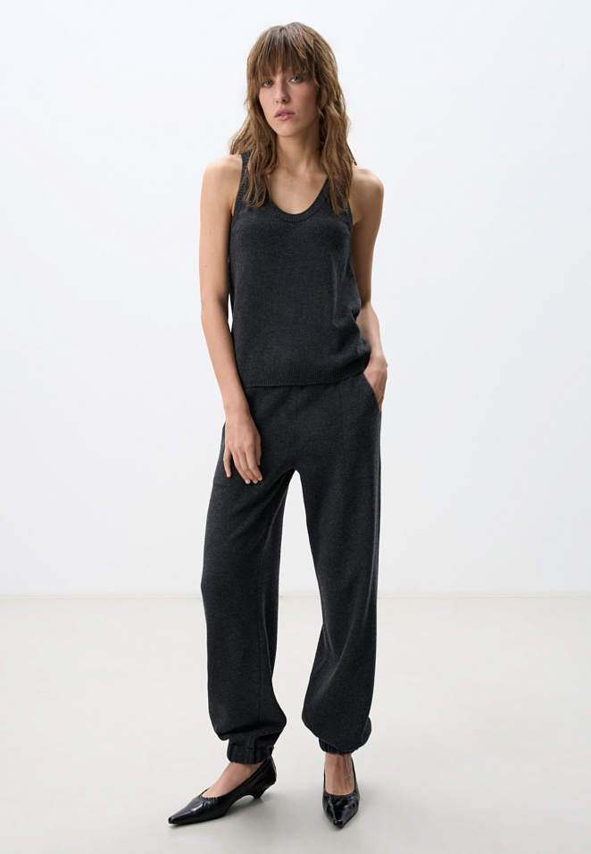 Трикотажные брюки-бананы из кашемира и шерсти 