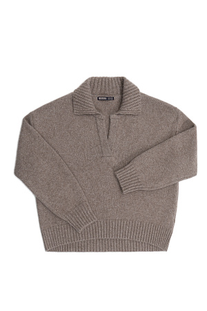 коричневый Трикотажный джемпер из смесовой шерсти с добавлением пуха лисы. Модель со спущенной линией плеча и отложным воротником с V-образным вырезом. Воротник, манжеты рукавов и низ изделия выполнены в рубчик.