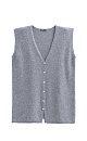 Трикотажный жилет из шерсти и пуха лисы. Модель удлиненного силуэта с V-образным вырезом горловины и застежкой на пуговицы-сердечки.