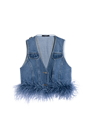 голубой Джинсовый жилет из 100% хлопка, декорированный лентой со страусиными перьями. Лента с перьями отстегивается. Застежка изделия на металлические пуговицы.