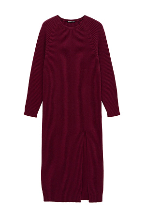 бордовый Трикотажное платье из шерсти и кашемира. Модель свободного силуэта в широкий рубчик с разрезом спереди и спущенной линией плеча. 